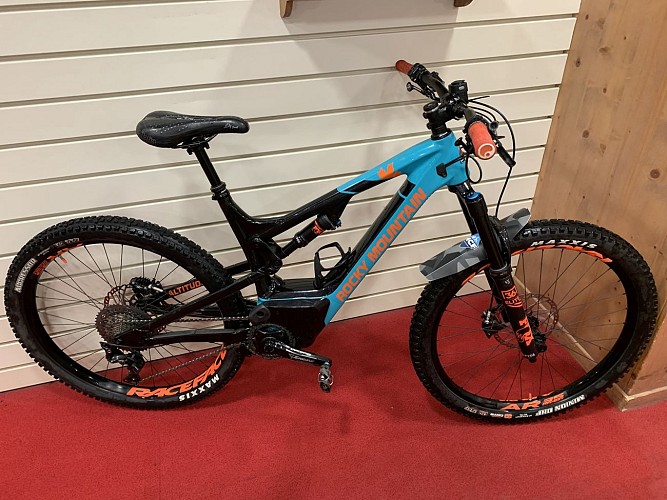 Intersport (Signal - Haut station)