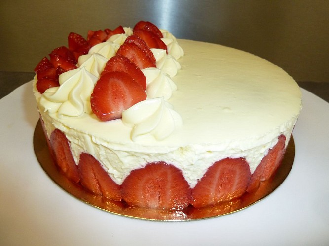 Fraisier - Strawberry Cake - Missy's Gourmandises Douces