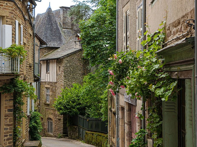 Corrèze Tourisme_GR46_Uzerche (9)_© David Genestal_juin 2024