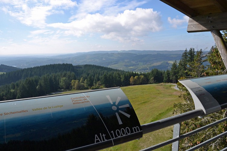 Tour panoramique du Mont Bessou