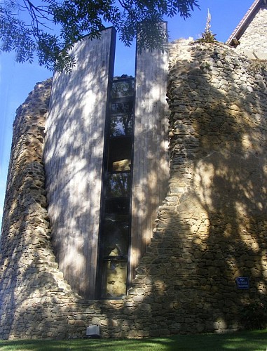 vieux château à Vicq Sur Breuilh 