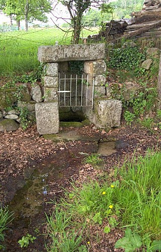 Fontaine de la Mazeire La Saunière_1