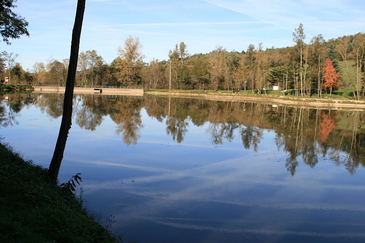Picnic area at Lézert lake