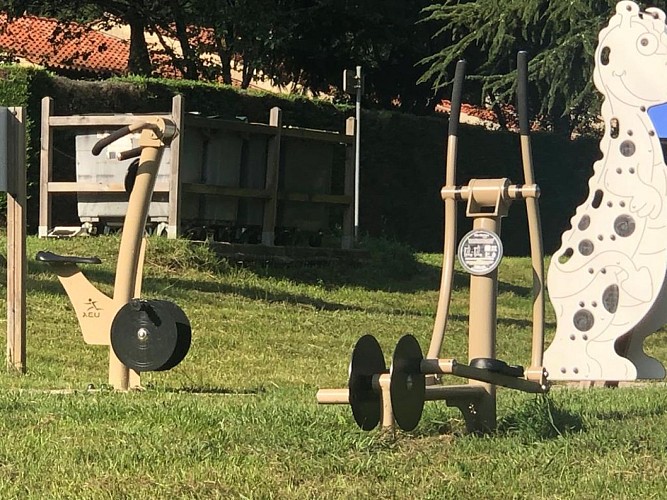 Picnic area at Lézert lake