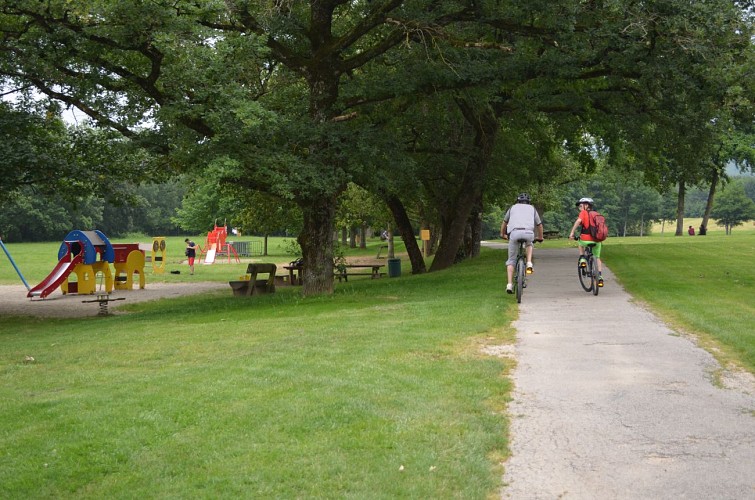 Picnic area at Domaine d'En Laure