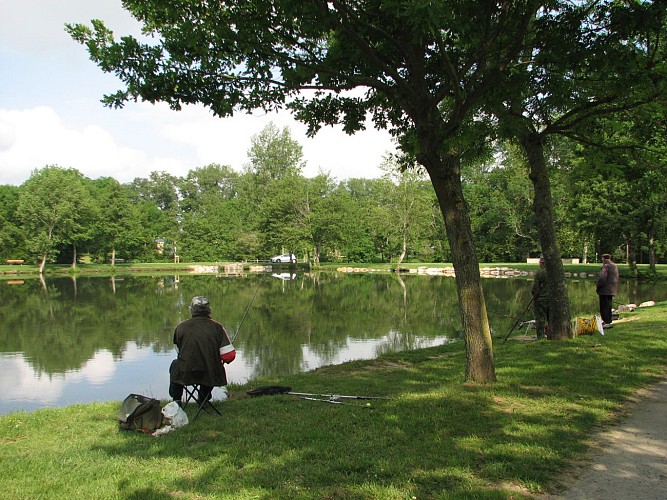 Picnic area at Domaine d'En Laure