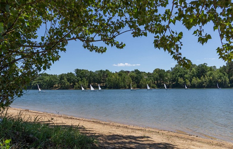 Aire de pique-nique - Base nautique du lac de la Roucarié