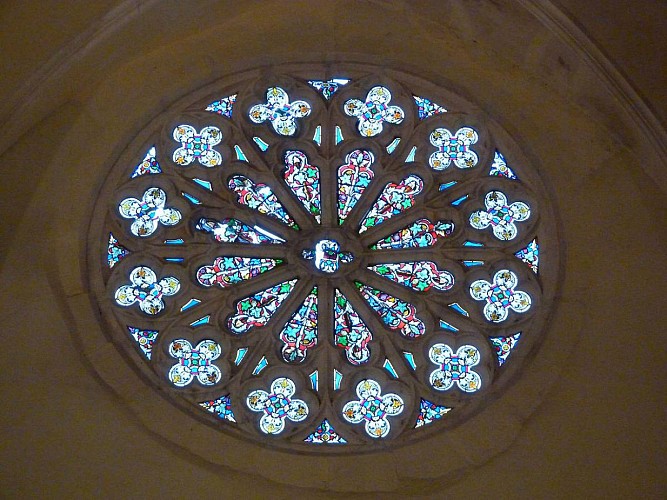 Rosace de l'église de Fuissé vue de l'intérieur