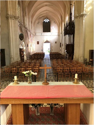 Eglise de Fuissé du choeur vers la nef