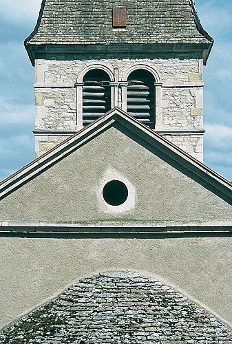 Lugny (71) - Eglise Saint-Denis (abside, nef et clocher)