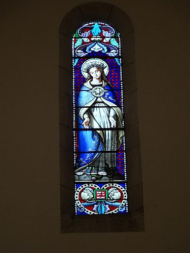 Vitrail de la Vierge église de Romanèche-Thorins