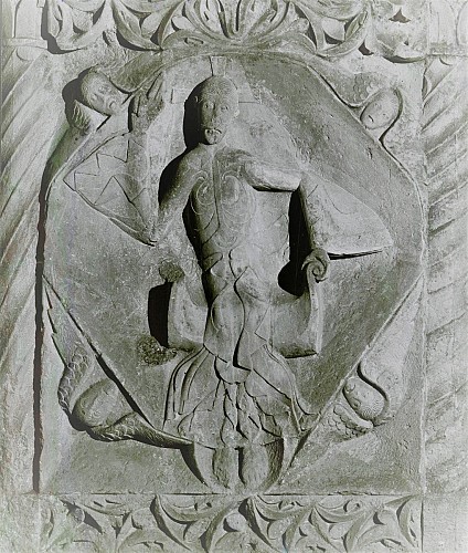 Bas-relief du Christ Glorieux XIIe siècle classé MH