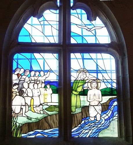 Eglise Saint Vérand vitrail moderne  du Baptême du Christ