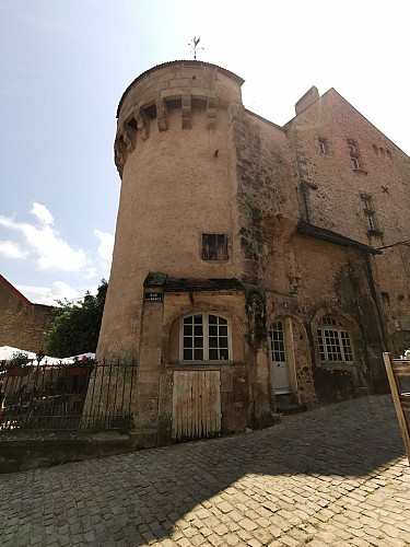 Quartier medieval, porte des bancs