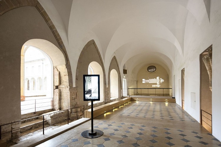 Abbaye de Cluny, cloître, aile orientale, "Galerie rouge"