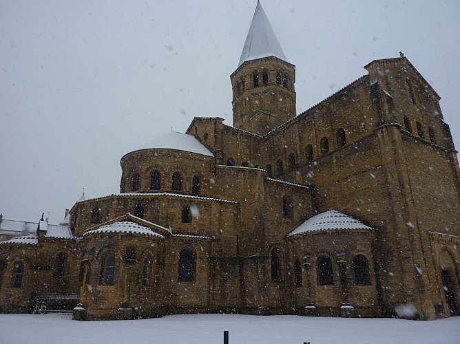 Basilique de Paray-le-Monial sous la neige