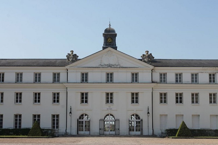 Entrée du musée de l'Homme et de l'Industrie