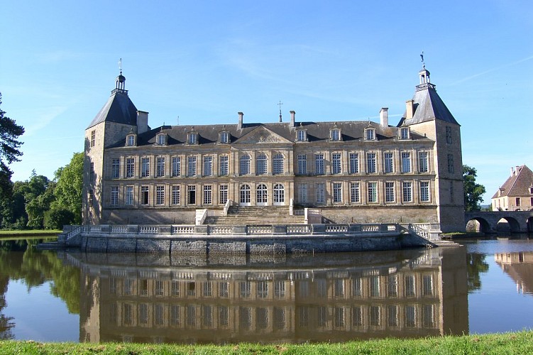 Terrasse et Facade nord sur douves