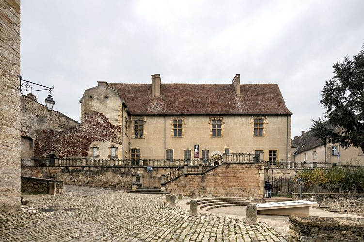 Abbaye de Cluny, palais de Jean de Bourbon