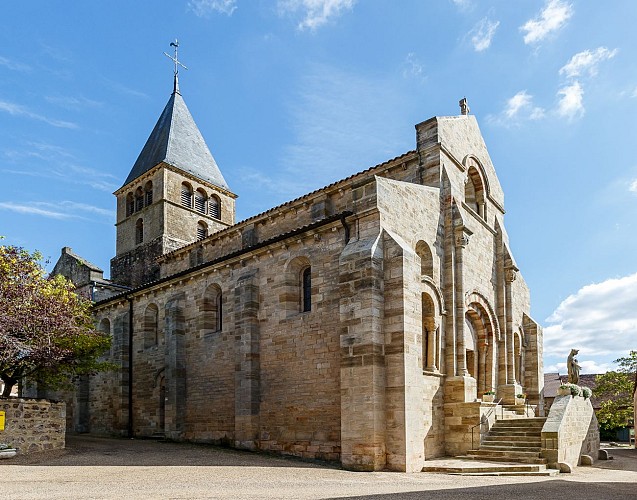 Eglise Romane du Bois-Sainte-Marie