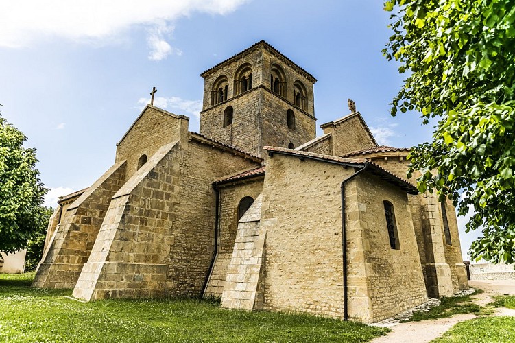 Église romane St Marcel extérieur