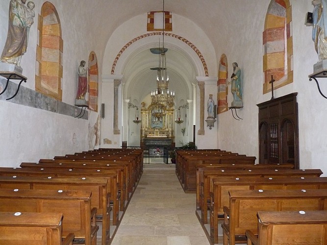 Église Montceaux-l'Étoile intérieur