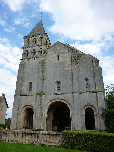 Église Saint-Pierre et Saint-Benoît, façade