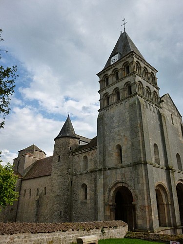 Église Saint-Pierre et Saint-Benoît, extérieur