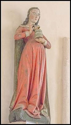 Église de Montcenis, statue de Marie-Madeleine avec son pot d'onguent