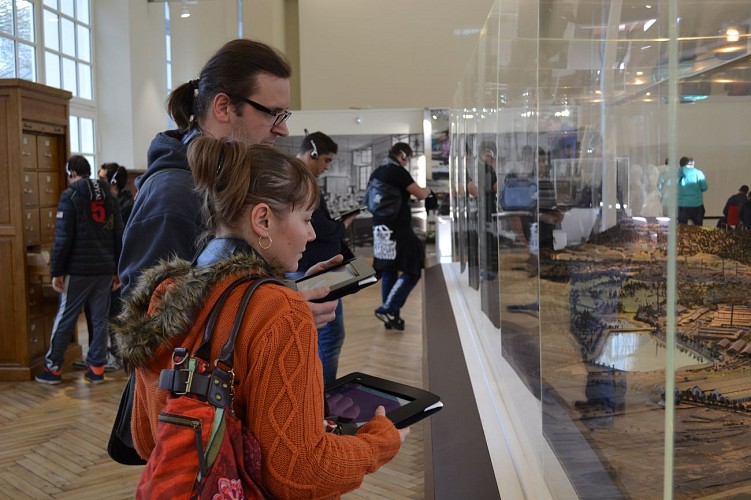 Visite du Pavillon de l'industrie