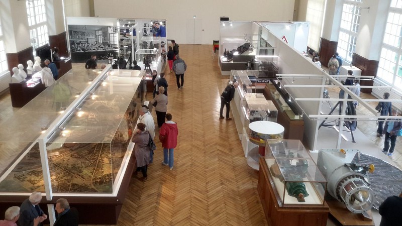 Visite du Pavillon de l'industrie