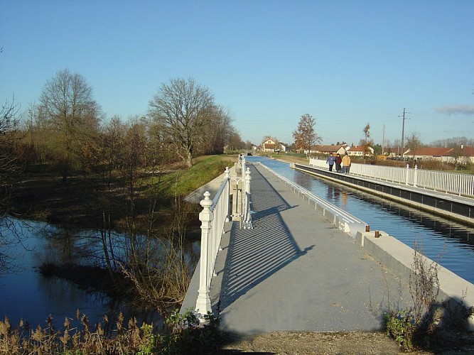 Pont-canal sur la Bourbince