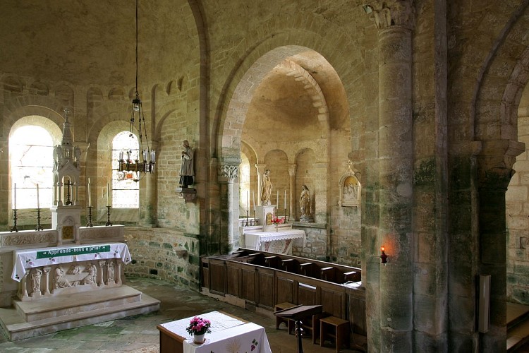 Eglise St-Germain-en-Brionnais intérieur