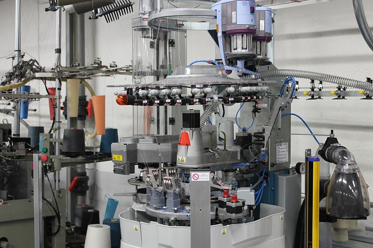 Manufacture Perrin, Montceau-les-Mines, détail d'un métier à tricoter