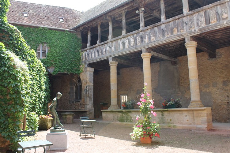 Cour du Couvent des Clarisses