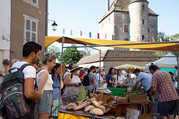 Jour de marché à Saint-Gengoux