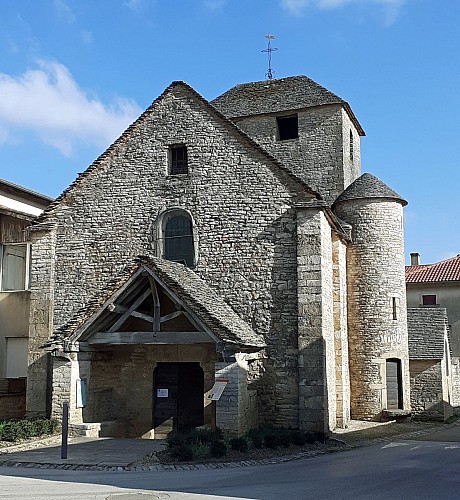 Bissy-la-Mâconnaise - Eglise - La façade et son porche