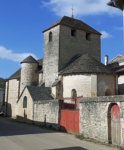 Bissy-la-Mâconnaise - Eglise - Le chevet et le clocher barlong