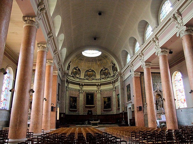 Vue intérieure de la cathédrale Saint-Vincent