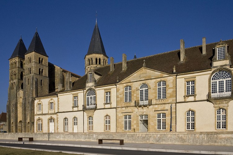 Façade du Prieuré, Paray-le-Monial