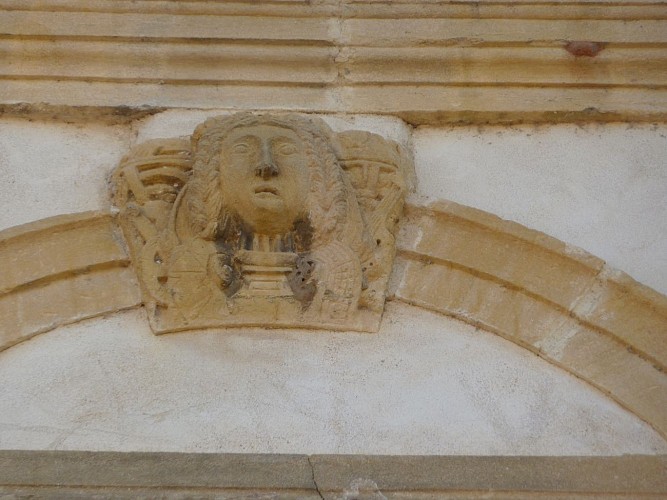 Détail de la façade du prieuré, Paray-le-Monial