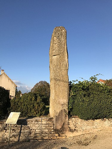 Menhir-Saint-Micaud-CreusotMontceauTourisme