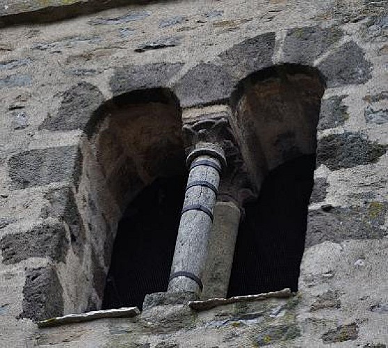 Baie géminée du clocher de l'église de Sologny