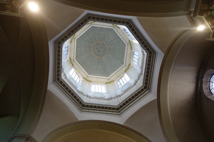 Coupole octogonale baroque (1700) de l'église Saint-Pierre