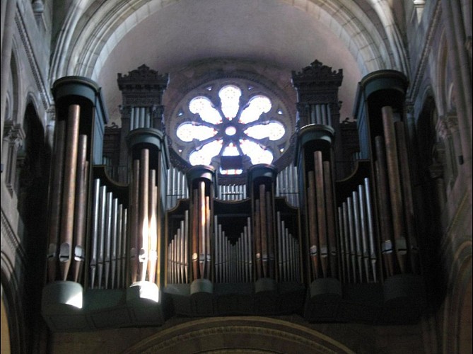 Orgue de tribune et rosace église Saint-Pierre Mâcon