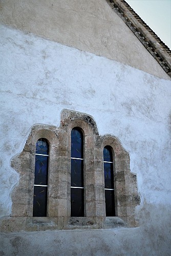 Chevet plat cistercien à triplet de l'église du Breuil