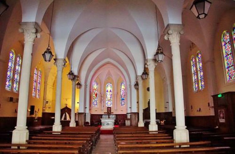 Intérieur de l'église Saint-Charles du Creusot