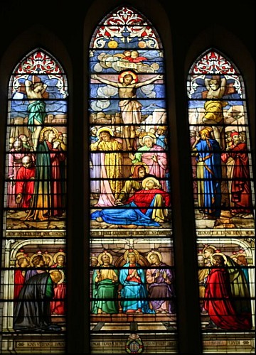 Église Saint-Henri, Le Creusot, vitrail de la Crucifixion et Pentecôte