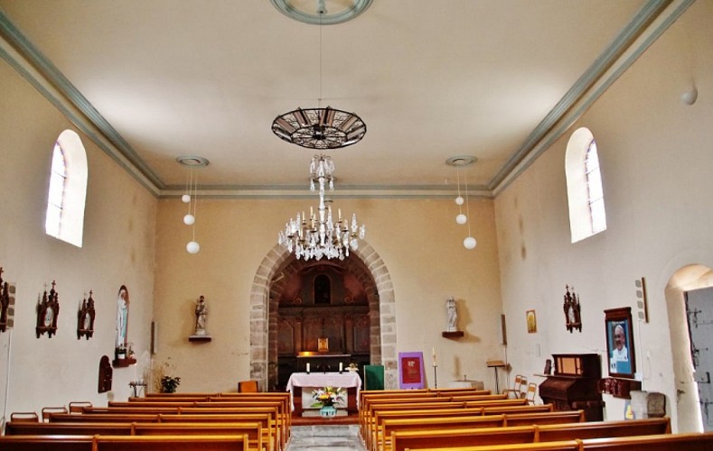 Nef de l'église Saint-Pierre-de-Varennes