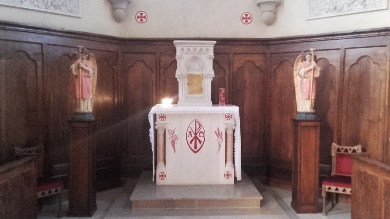 Église de Saint-Symphorien-de-Marmagne, autel du chœur